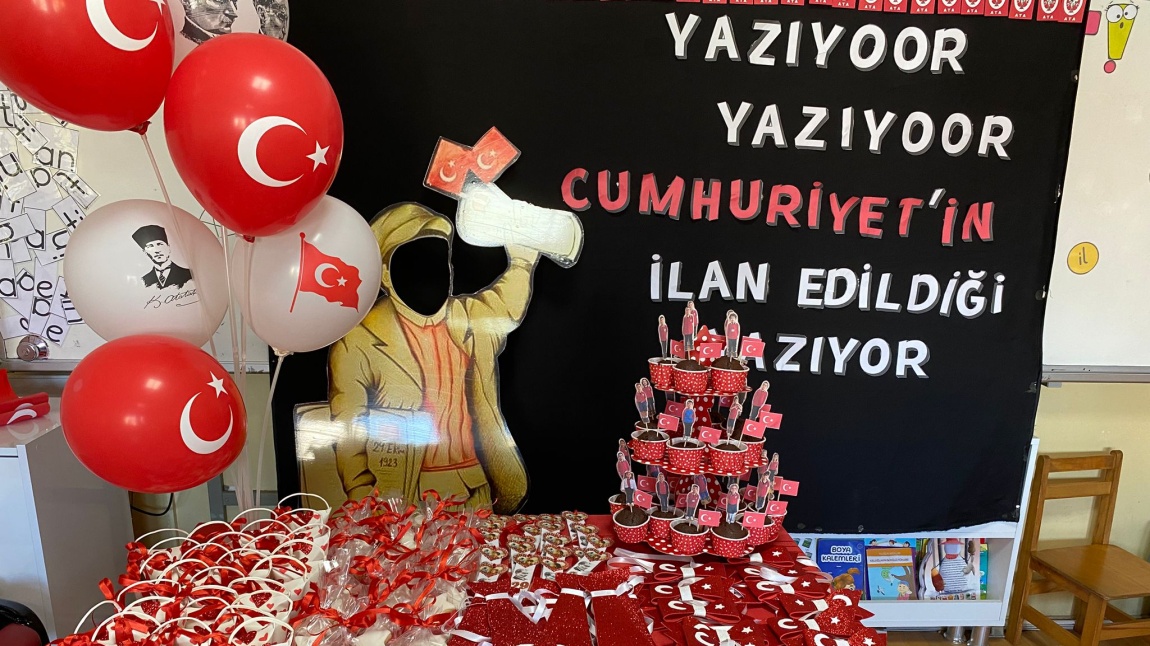 29 EKİM CUMHURİYET BAYRAMI OKULUMUZDA COŞKUYLA KUTLANDI